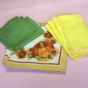 FINAL SALE PRICE 10 Pc Fall Napkin Set - Like New